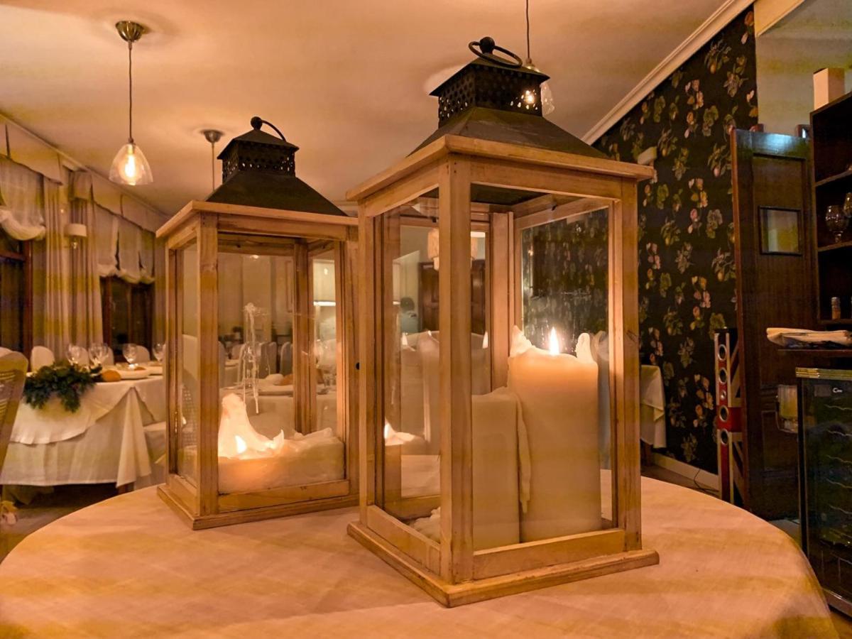 Hostal Restaurante Mendez Вилафранка дел Биерсо Екстериор снимка