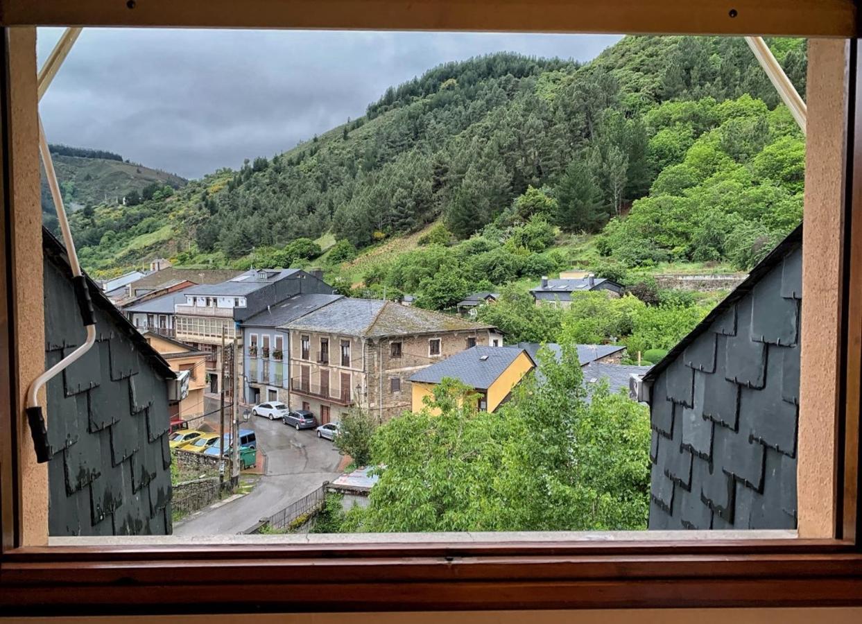 Hostal Restaurante Mendez Вилафранка дел Биерсо Екстериор снимка