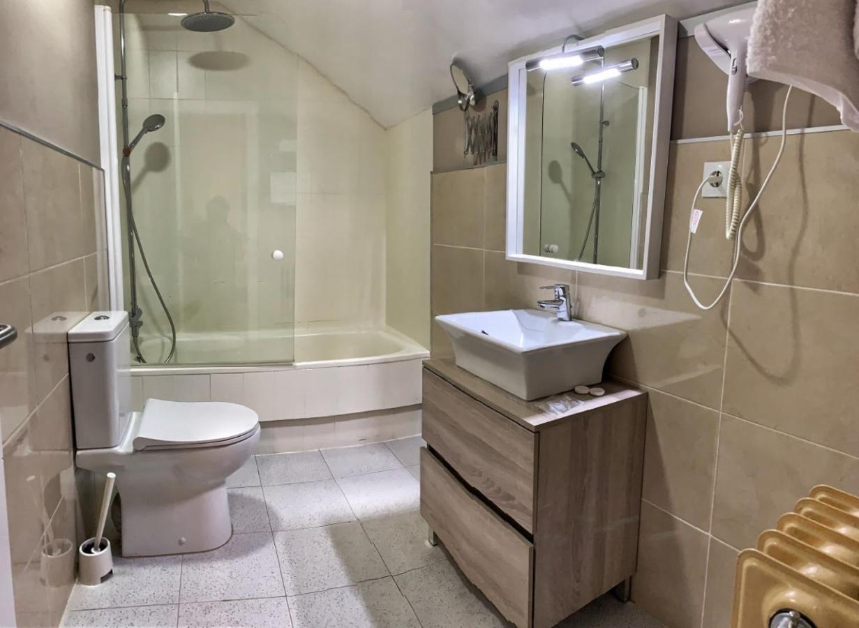 Hostal Restaurante Mendez Вилафранка дел Биерсо Екстериор снимка