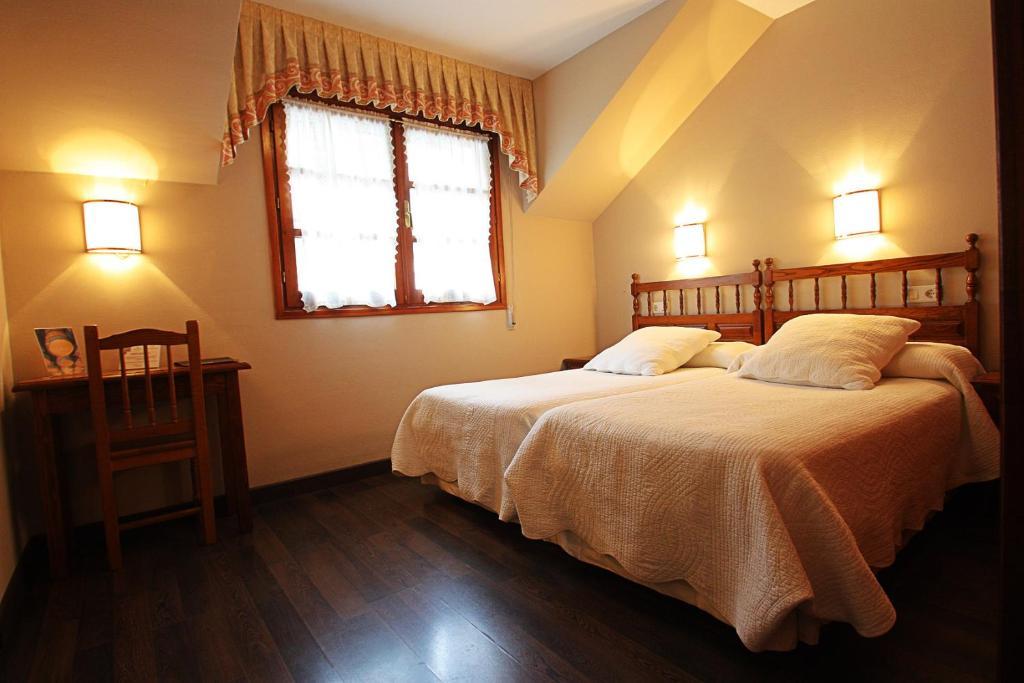 Hostal Restaurante Mendez Вилафранка дел Биерсо Стая снимка